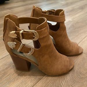 Guess heeled booties (Sz 8M)